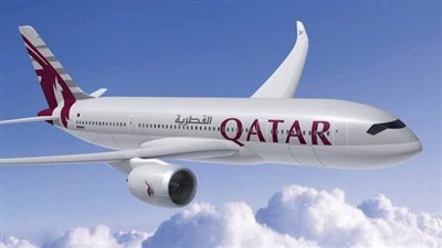 جثة وضعت بجوار راكب خلال رحلة طيران قطر.. والمسافر يعلق