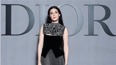 رزان جمال تحضر عرض أزياء Dior بصفتها سفيرة Dior في الشرق الأوسط.