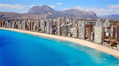 فقدان شخص وإصابة أربعة آخرين إثر انفجار ألعاب نارية في أليكانتي