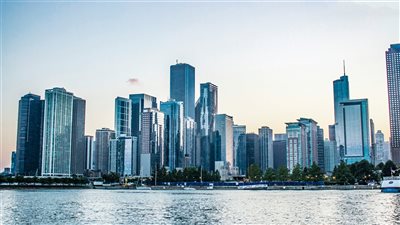 التخييم في دبي وسط ناطحات السحاب