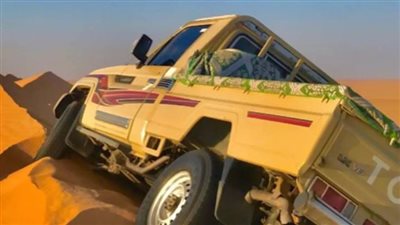 فِرق إنقاذ في صحراء قطر تتولى سحب المركبات العالقة في الرمال