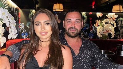 طارق العريان يحتفل بعيد ميلاد زوجته نيكول