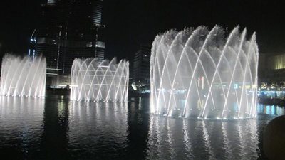 نافورة دبي تقدم عرضاً غامراً بعد تطويرها لمدة خمسة أشهر ابتداءً من مايو