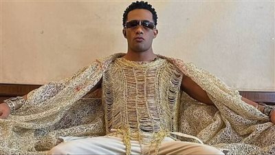 محمد رمضان مرتدياً الذهب عيار 24 في حفل أقيم في الهند 