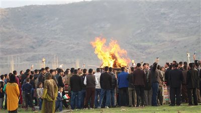 عيد النوروز احتفال بالربيع و بداية جديدة 
