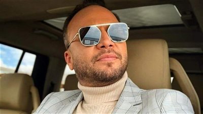 الصحفي منجد شريف يهاجم الفنان مكسيم خليل 