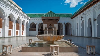 فاطمة الفهرية: السيدة التي بنت أقدم جامعة في العالم