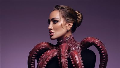 مايا دياب تخطف الأنظار بإطلالة جريئة وتصميم فريد على شكل أخطبوط