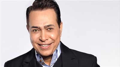 حكيم يروج لبرومو برنامجه 