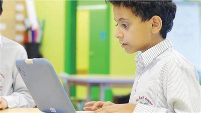 منصات تعليمية مجانية: كيف تستفيد من دورات مدرسة دبي للاقتصاد الرقمية؟