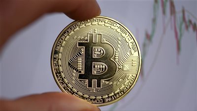 انخفض سعر البيتكوين بنسبة 10%، ليهبط إلى أقل من 78 ألف دولار مساء الأحد