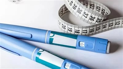 آخرهم إدوارد ومنى فاروق: مشاهير يحذرون من مخاطر إبر التنحيف