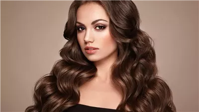 خطوات سهلة لتحويل شعرك الأسود إلى بني