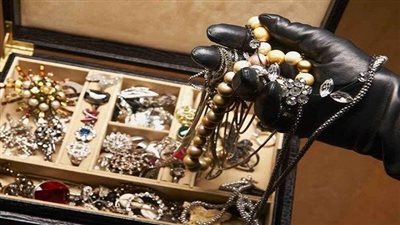 سرقة مجوهرات بـ 10 ملايين دولار بحفر نفق في جدار