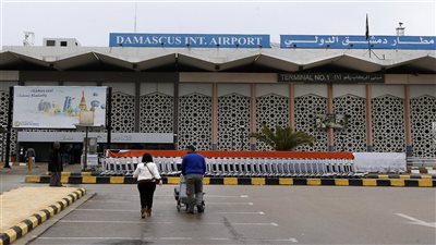 أول ظهور لدريد لحام وزوجته في مطار دمشق الدولي 