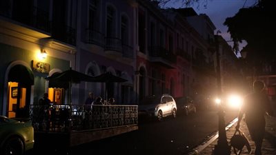 انقطاع الكهرباء عن 1.4 مليون مشترك في بورتوريكو بسبب توقف محطات الطاقة