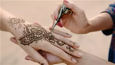 تصاميم حناء بسيطة العرسان في يومهم الكبير 