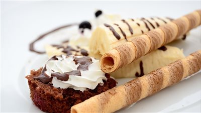 8 أطعمة لتحسين المزاج يمكنك تناولها يوميًا