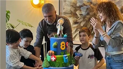 أوزجان دينيز يحتفل بعيد ميلاد ابنه كوزاي وسط أجواء عائلية دافئة