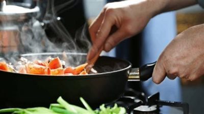 أخطاء إعادة تسخين الطعام: كيف تحافظ على صحتك وصحة عائلتك؟