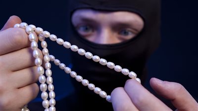 لص يبتلع الأقراط في عملية سرقة غير مسبوقة بفلوريدا