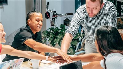 استطلاعات الرأي: كيف تشكل رأي المجتمع حول قضايا التضامن؟