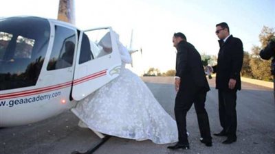 عروس تطير بطائرة هليكوبتر إلى منزل زوجها في أوتار براديش