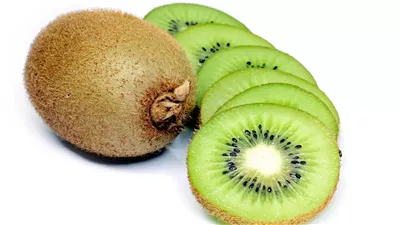 ماذا يحدث لجسمك عند تناول الكيوي؟