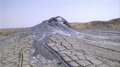 من أروع الظواهر البراكين الطينية جاذبية جيولوجية و علاجية 