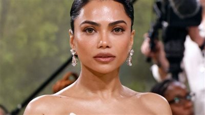 من هي منى باتيل ولماذا أصبحت هي وكلبها رائجين