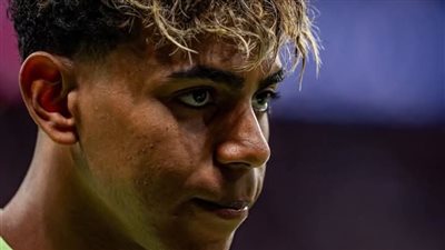 وجبة لأمين يامال المفضلة الأرز مع الدجاج و زبدة الفول السوداني