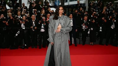 نجمات كسرن قواعد اللباس في مهرجان كان السينمائي و حضرن بلباس مخالف