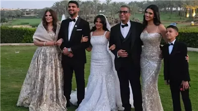 أمل رزق تبكي فرحاً وترقص مع ابنتها هيا في زفافها
