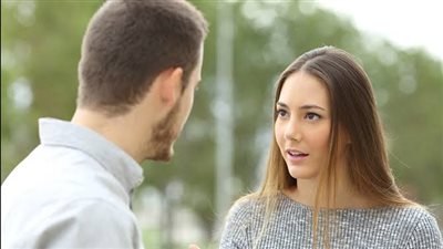 ما السبب الذي يجعل النساء يحملن أمتعة أكثر من الرجال
