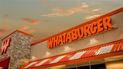 رجل من تكساس يقاضي مطعم Whataburger بمبلغ مليون دولار بسبب البصل 