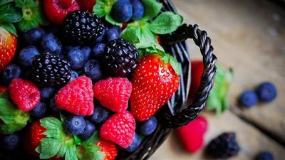 هل الفراولة أم التوت الأزرق أكثر صحة؟