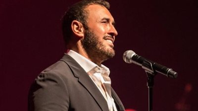 كاظم الساهر يتألق في بروفة حفله في دبي