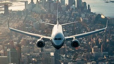 طائرة لوفتهانزا تحلق بدون طيار لمدة 10 دقائق قائد الطائرة في المرحاض 