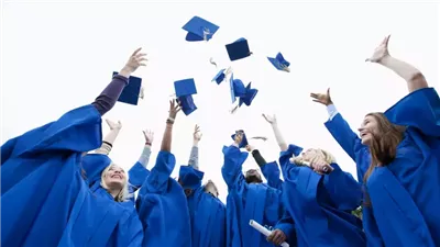 إتيكيت حفلات التخرج: كيف تتجنب المواقف المحرجة؟