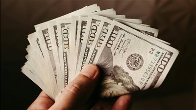 الجنيه المصري يحافظ على استقراره أمام الدولار ليوم 9 مايو 2026 وسط ترقب لتحركات الفائدة والتدفقات الأجنبية