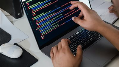 تقرير جديد يكشف تسارع انتشار أدوات الذكاء الاصطناعي عالميًا مع ارتفاع معدلات الاستخدام المهني خلال 2026