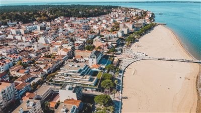 السواحل الفرنسية الأقل شهرة تجذب الزوار مع تحوّل الطقس الحار إلى عامل جديد في اختيار الوجهات الصيفية