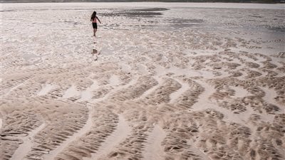 جزيرة غيغا الاسكتلندية تجذب الباحثين عن العزلة الهادئة مع تنامي الاهتمام بالسياحة البطيئة والتجارب المحلية بعيدًا عن الوجهات الأوروبية المزدحمة