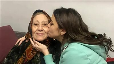 الجدة نوال: قصة مؤثرة تخطف القلوب