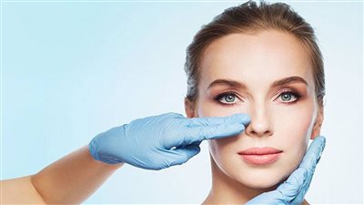تحقيق حول طبيب تجميل نصاب اختفى بعد العملية