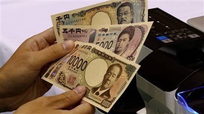 الين الياباني يتراجع بنسبة 0.3% إلى 149.74 ين للدولار مع ضعف الطلب