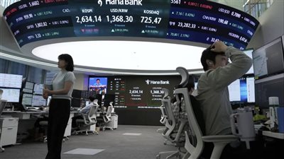تراجع الأسهم الآسيوية متأثرة بعمليات البيع الأمريكية 