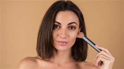 كيف تختارين مستحضرات التجميل المناسبة لنوع بشرتك؟