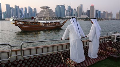البحرين تستثمر في تطوير البنية التحتية السياحية.