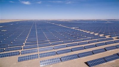 صندوق الاستثمارات السعودي يمول مجمّع طاقة شمسية عملاق بتبوك
